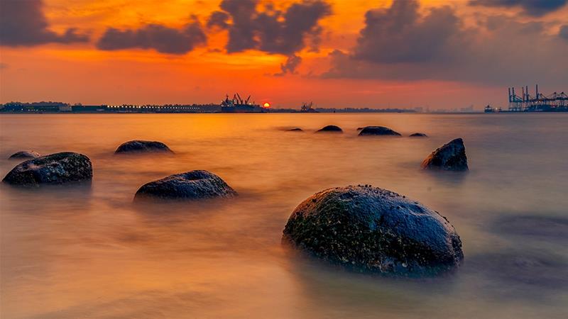 If the Earth could speak: A boulder